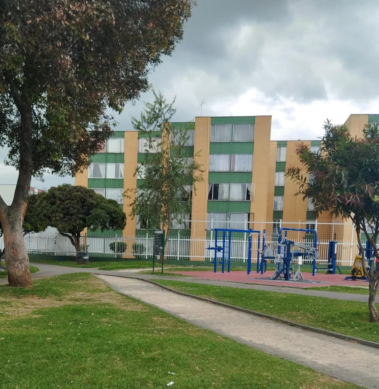 Cómoda y acogedora habitación en conjunto cerrado del barrio Zarzamora Bogotá con vigilancia privada