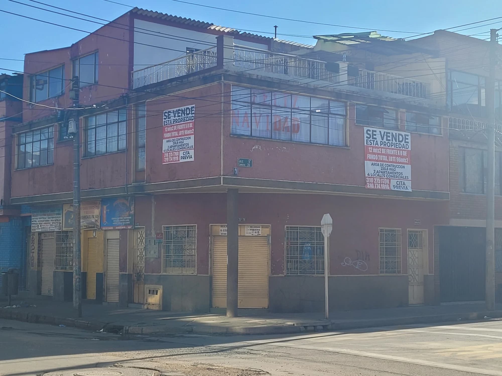 Casa Esquinera Rentable, Central tres pisos
