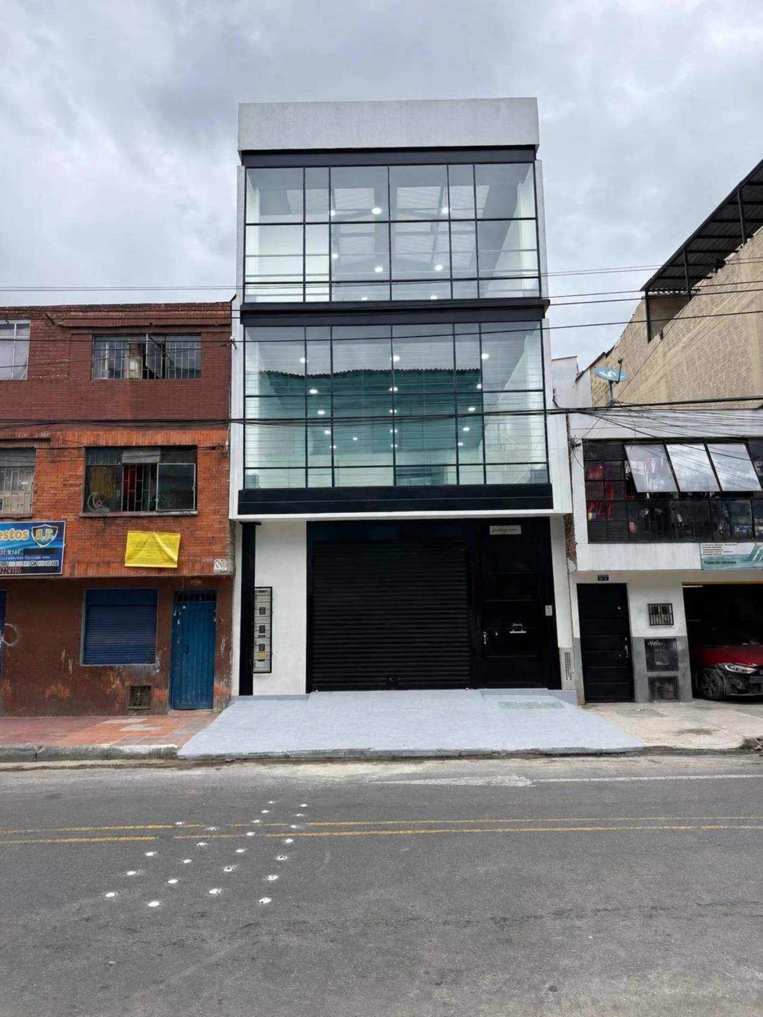 ARRIENDO TORRE EMPRESARIAL 29 Edificio Corporativo Nuevo para Estrenar