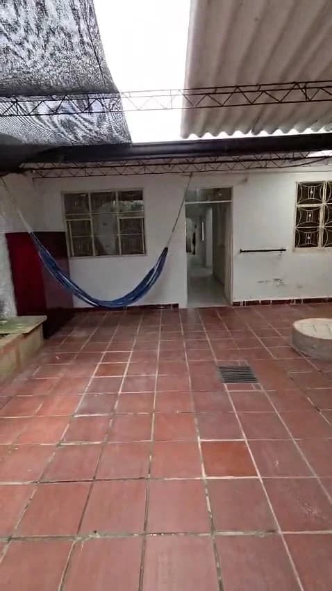 VENDO casa a 3 cuadras del parque principal