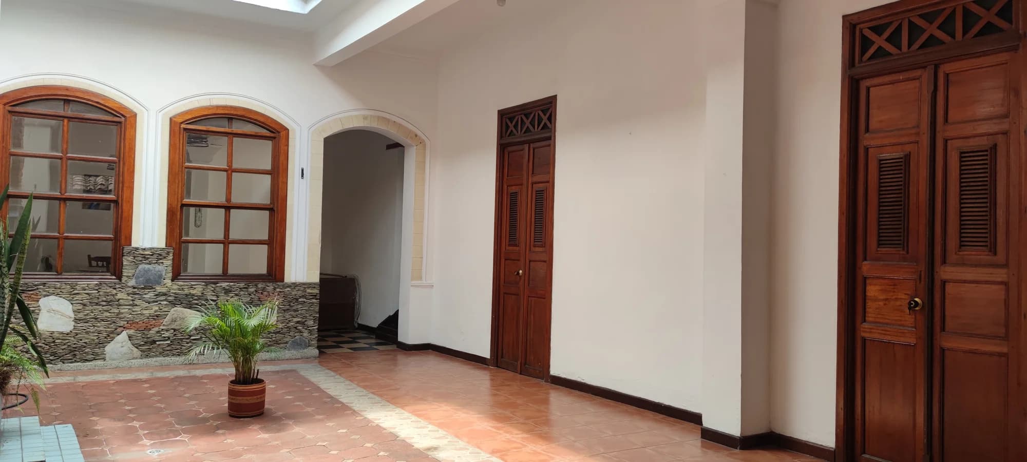 Espaciosa, muy fresca y única casa en San Antonio en Cali