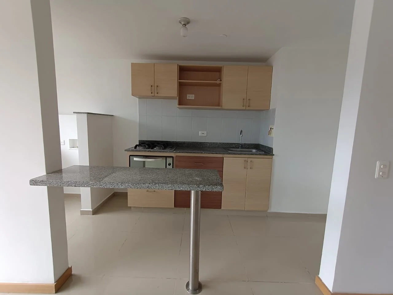 ARRIENDO DE APARTAMENTO EN AVENIDA EL POBLADO, SABANETA EXCELENTE VISTA