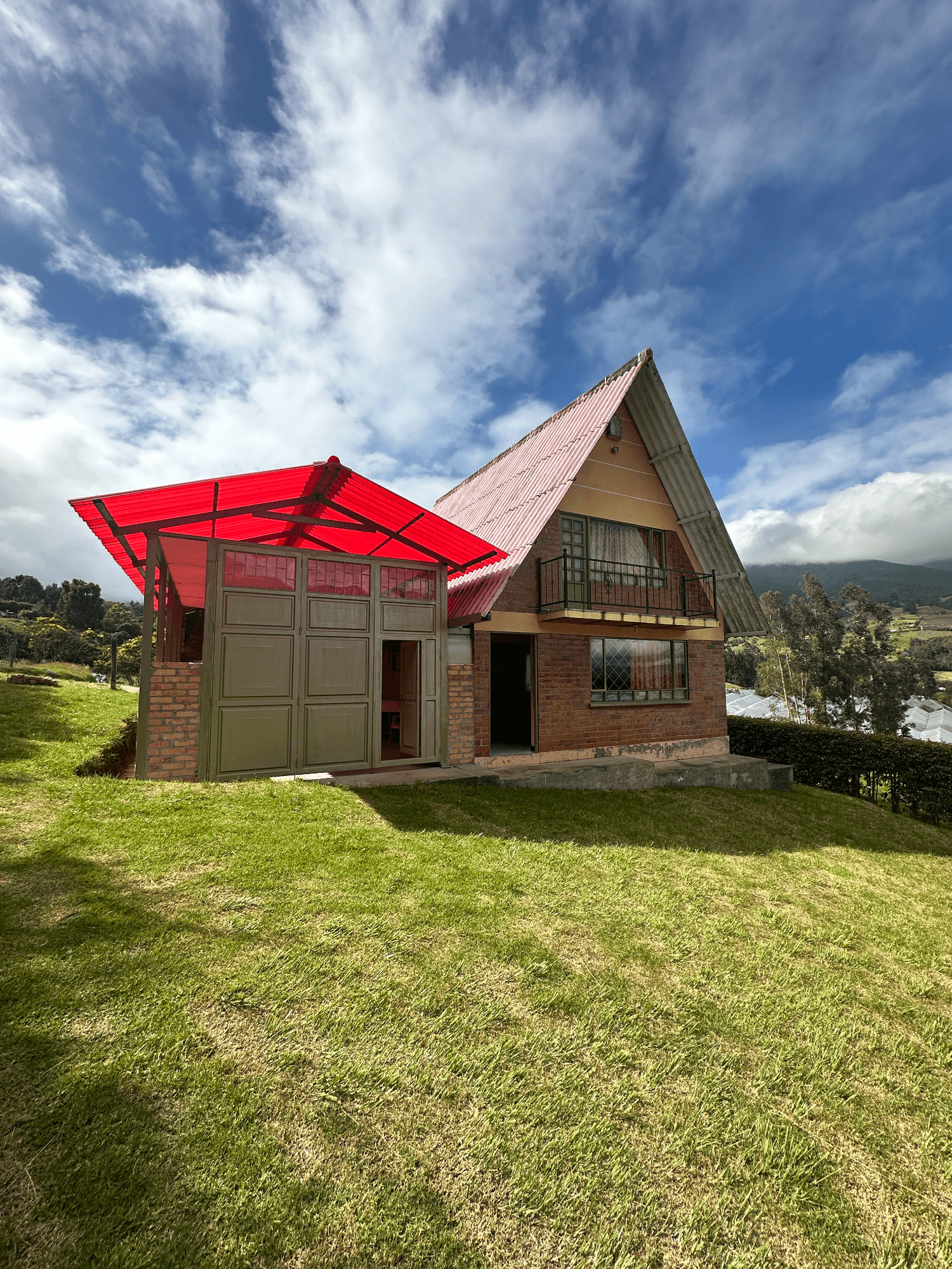 Venta de Finca en Cogua - La Plazuela | Lago Natural | Casa de 2 Pisos | Finca de Descanso